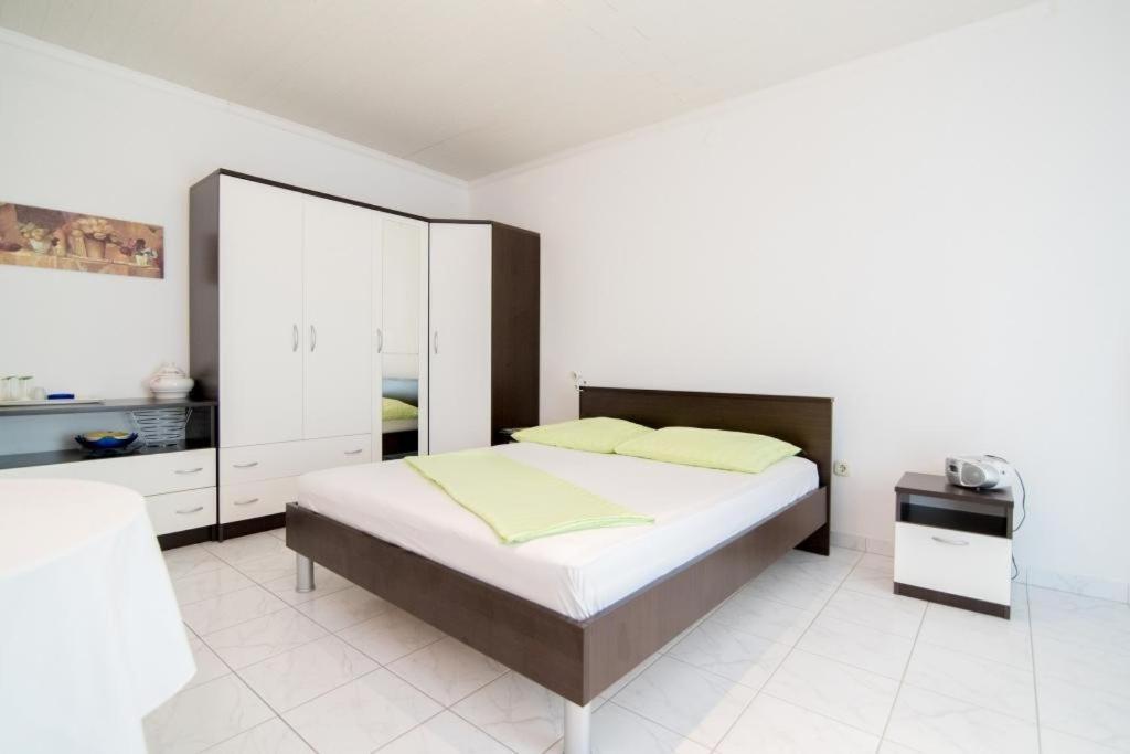 Apartments Veve Postira Quarto foto
